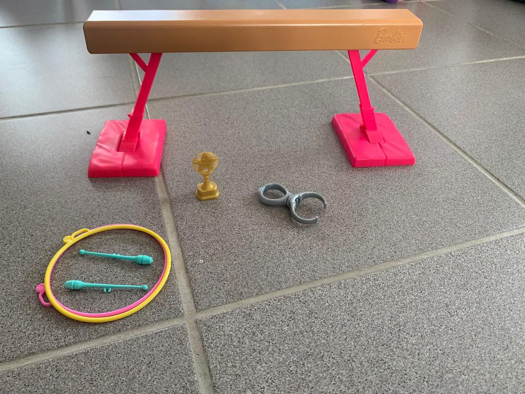 Kit de gymnastique Barbie, Enfants & Bébés, Jouets | Poupées, Enlèvement ou Envoi, Utilisé, Barbie