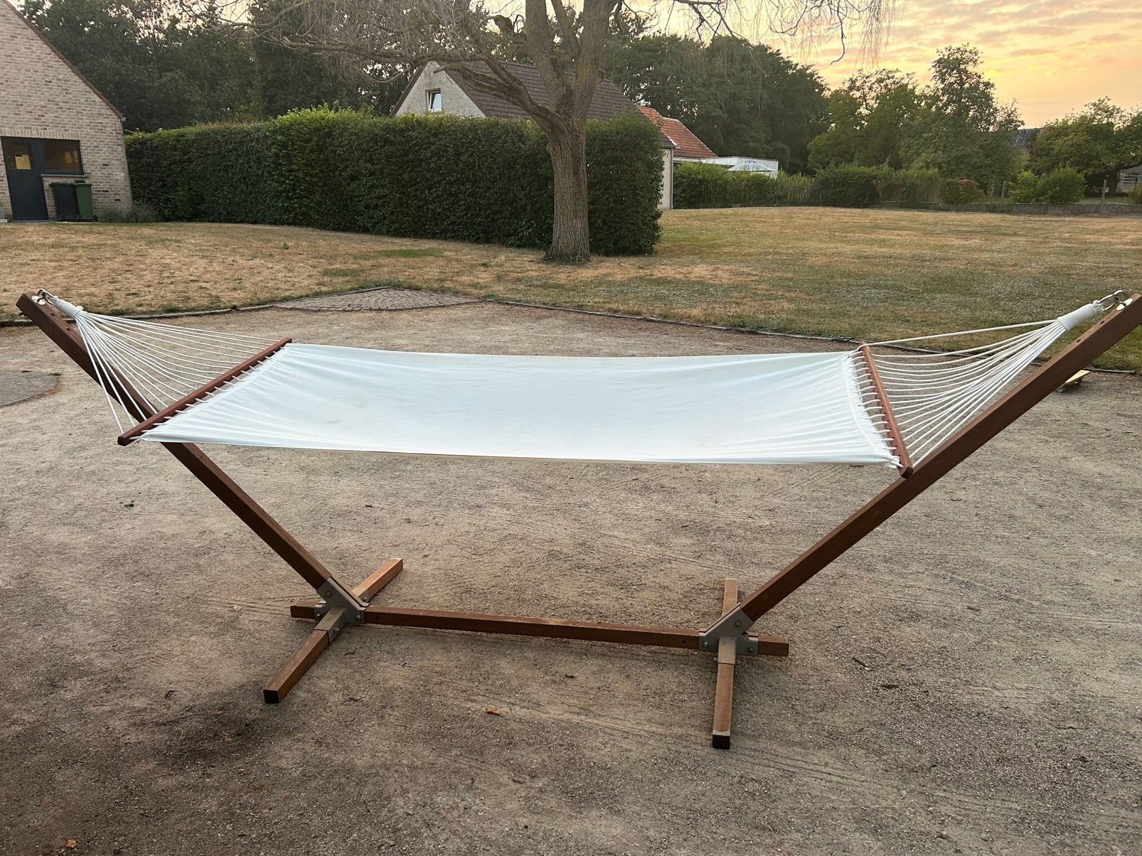 Witte hangmat met houten staander, Tuin en Terras, Ophalen, Zo goed als nieuw, Met standaard, Eenpersoons