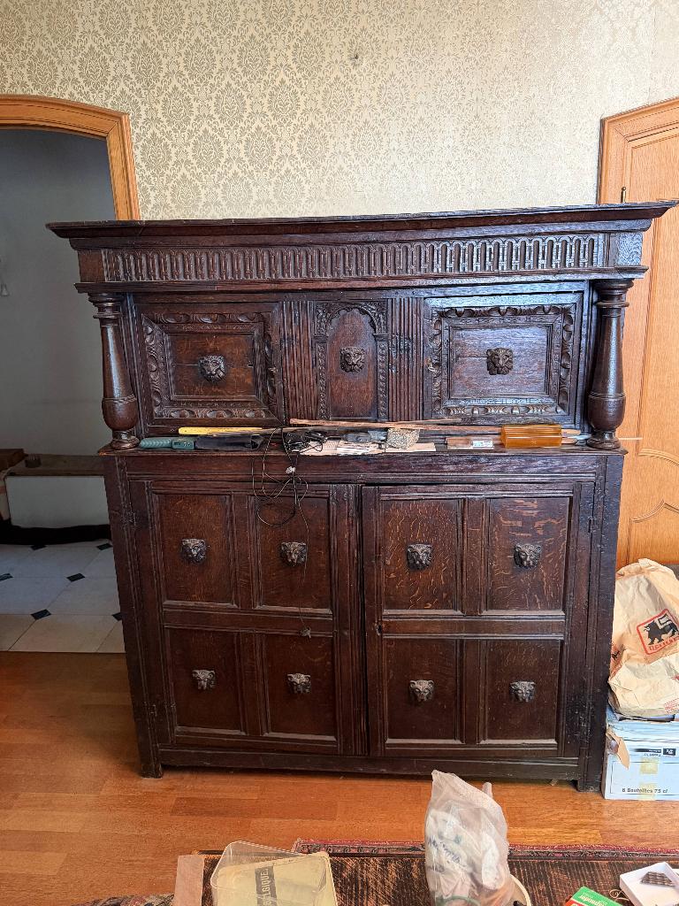 Buffet ancien style Henri II en chêne sculpté Têtes de lion, Antiquités & Art, Enlèvement