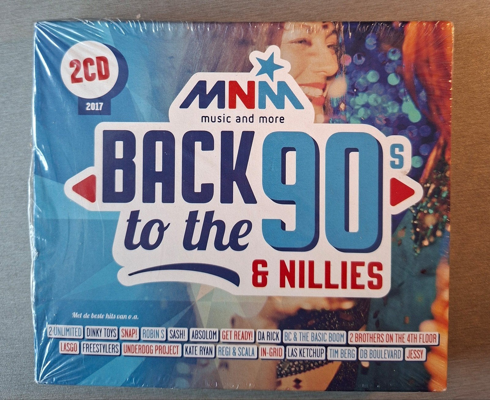 Boîte de 2 CD. Retour aux années 90 et aux Nillies. Nouveau, CD & DVD, CD | Compilations, Enlèvement ou Envoi