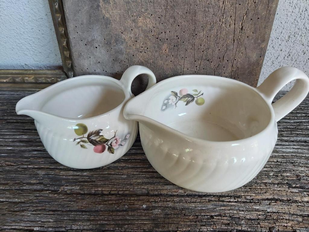 Mooie duo Boch cremekleurige melk-  en saus kom, Antiek en Kunst, Ophalen of Verzenden