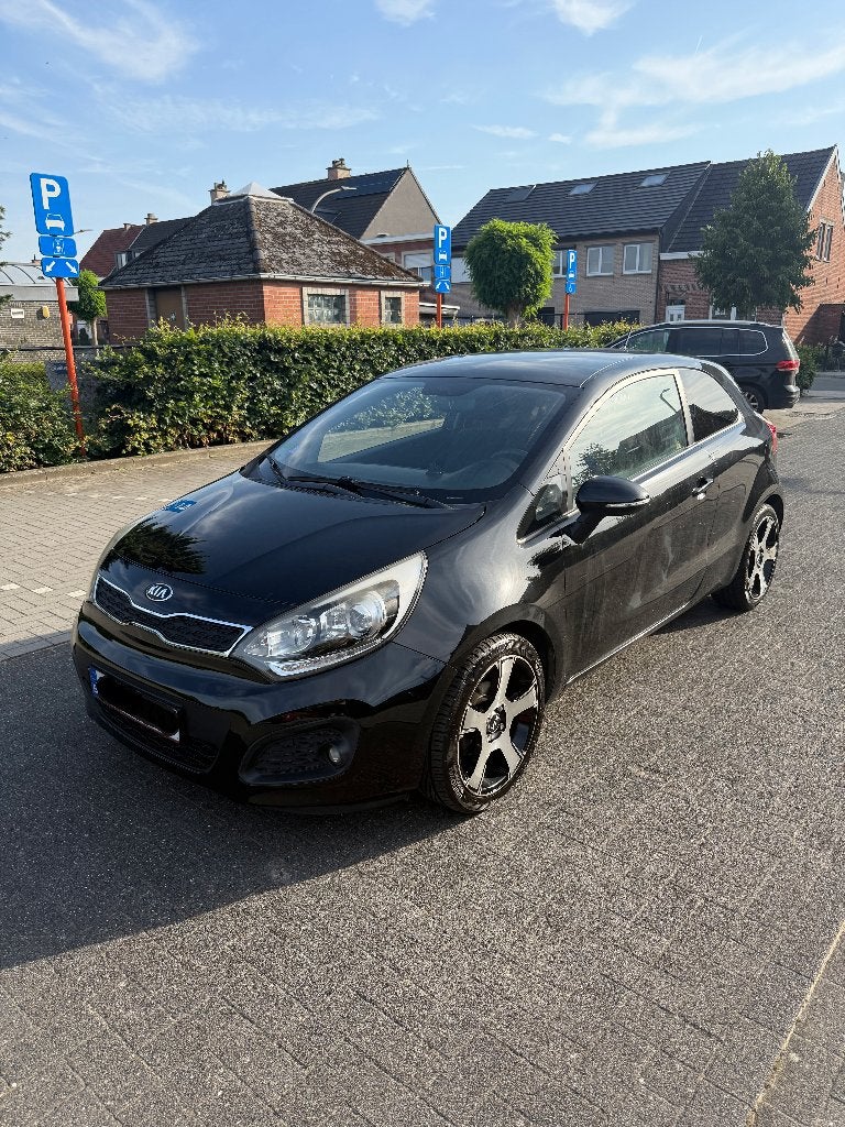 KIA Rio, Autos, Kia, Particulier, Rio, Air conditionné, Alarme, Verrouillage central, Cruise Control, Vitres électriques, Jantes en alliage léger