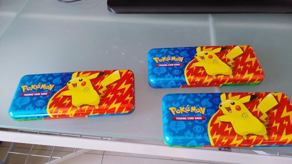 Pokemon pikachu surprise doosje 50 mix kaarten + 1 speciale, Ophalen of Verzenden