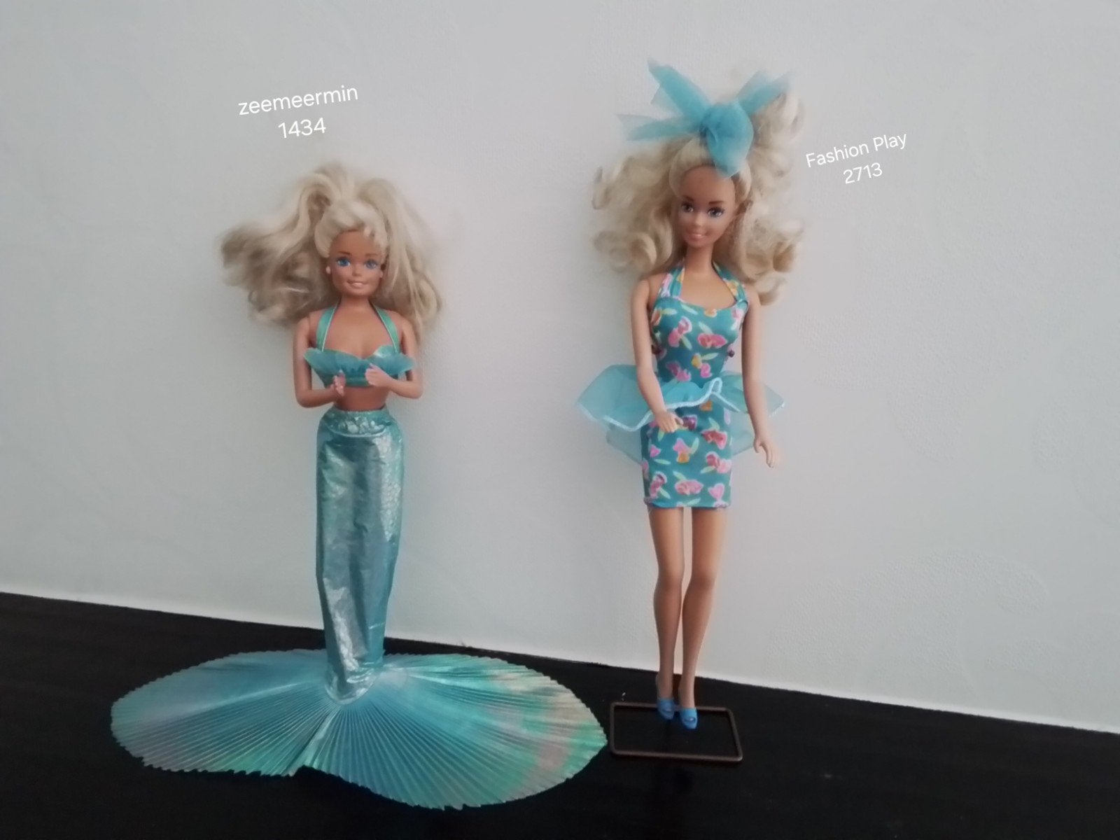 2 Barbies Mattel , lot kleding, Enlèvement ou Envoi