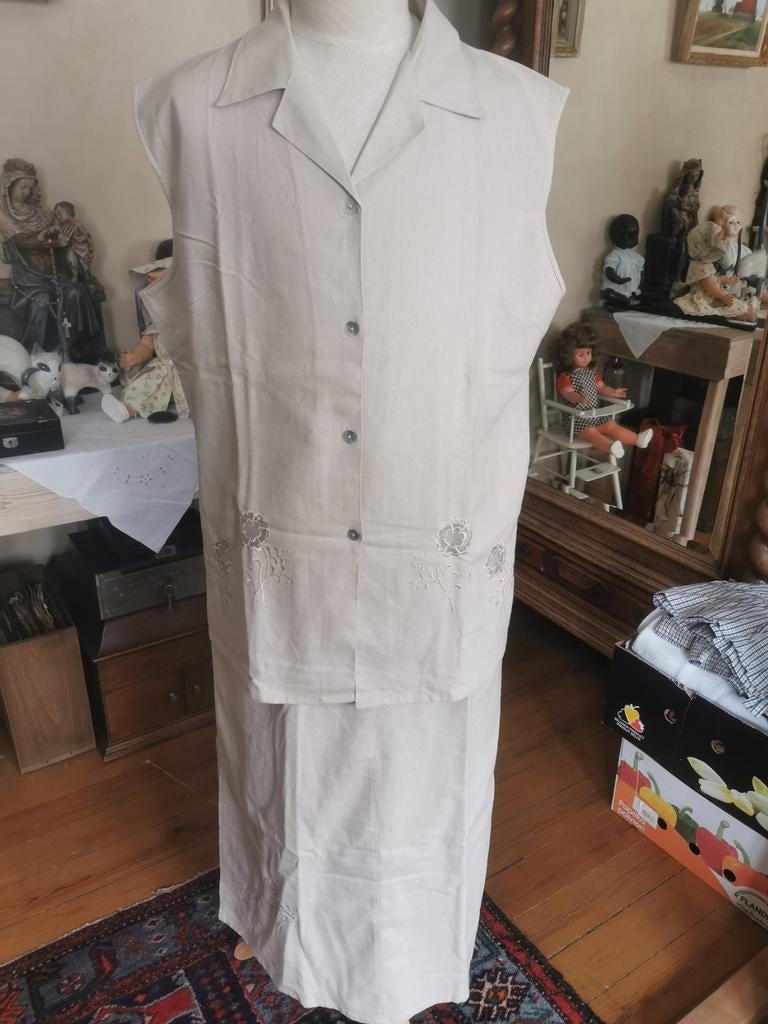 Très bel ensemble en lin signé X I J I L A I, Enlèvement, Beige, Jupe