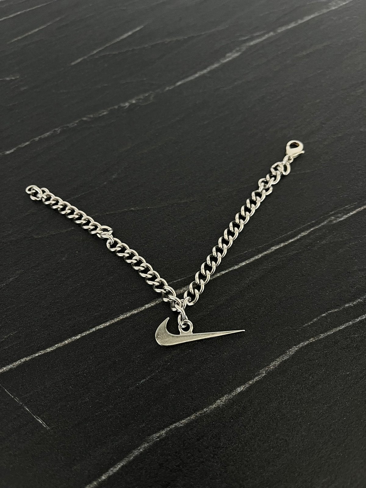 Nike Bracelet Silver, Handtassen en Accessoires, Ophalen of Verzenden, Nieuw, Zilver, Kunststof