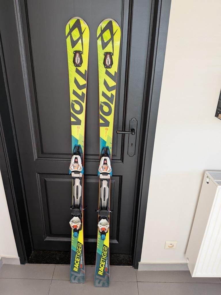 Volkl Racetiger met dempers, Sport en Fitness, Skiën en Langlaufen, Ophalen