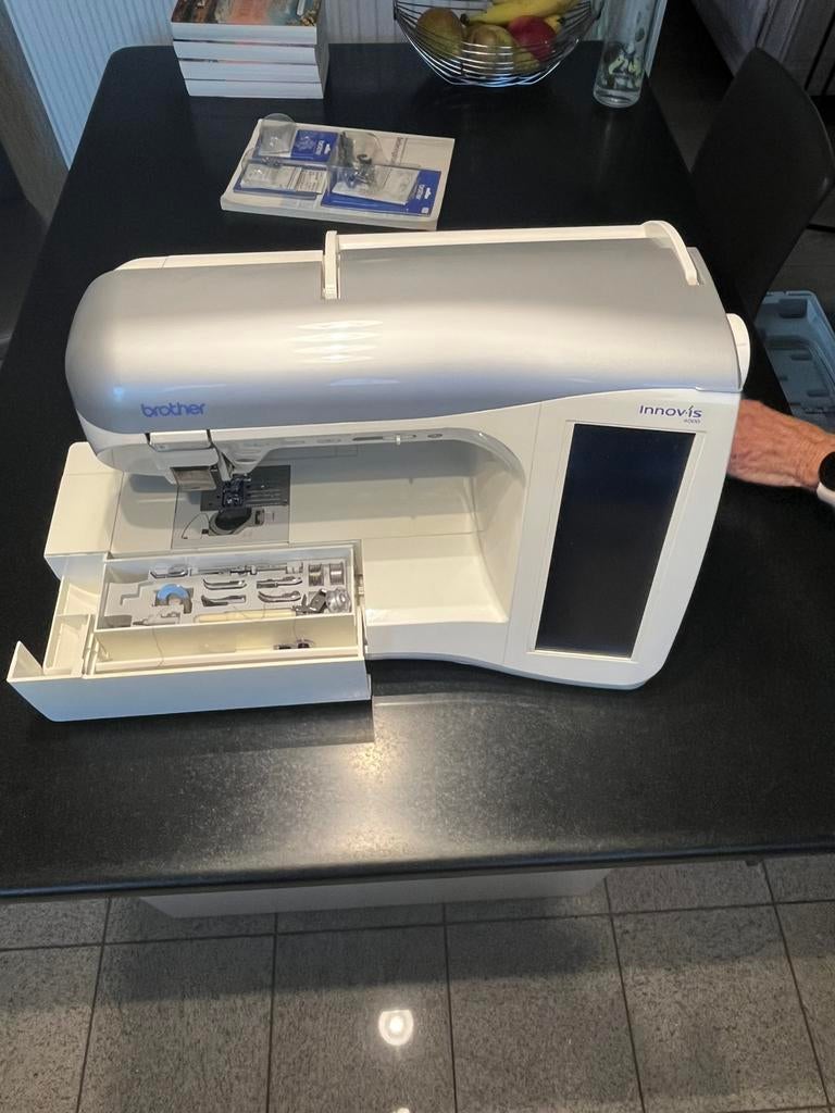 Brother NV4000 gecomputeriserende naai- en borduurmachine, Hobby en Vrije tijd, Naaimachines en Toebehoren, Ophalen, Zo goed als nieuw