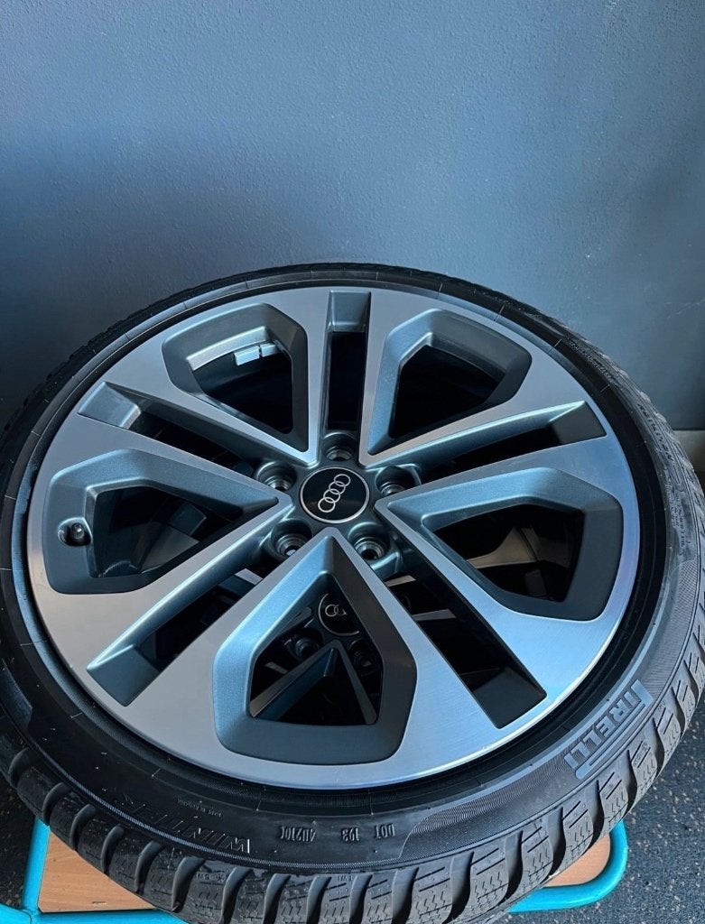 Jantes audi A3 18 pouces + pneus 225/40 18 neuf, Autos : Pièces & Accessoires, Pneus et Jantes, Pneus hiver, Véhicule de tourisme