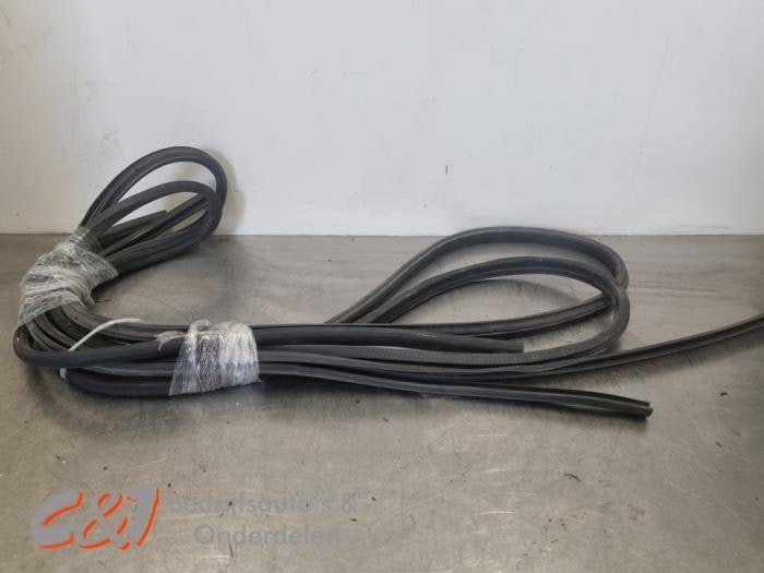 Schuifdeur Rubber rechts van een Volkswagen Crafter, Gebruikt, -, Volkswagen, -