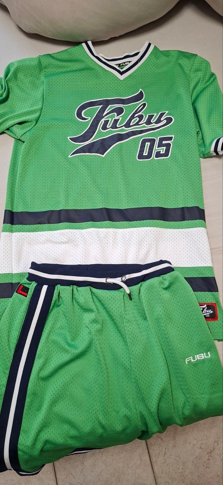 Fubu tshirt en broek, Ophalen
