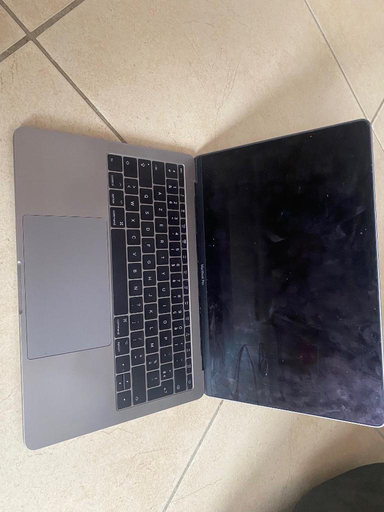 Macbook pro 2017, Informatique & Logiciels, 256 GB, Ne fonctionne pas, 8 GB, 13 pouces