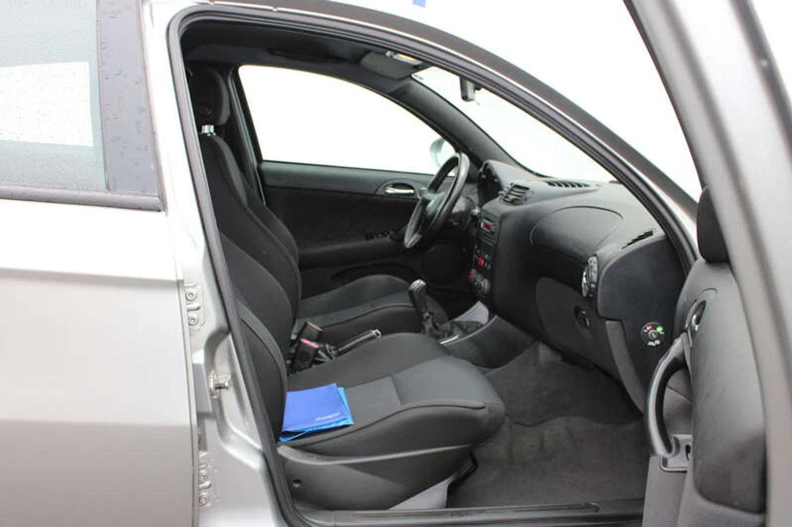 Alfa Romeo 147 147 1.6i Airco/5Deurs 3 JAAR garantie, Auto's, Zwart, 4 cilinders, Bedrijf, 5 deurs