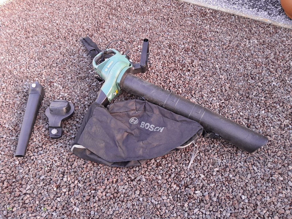 Te koop : Bosch bladblazer, -zuiger, verhakselaar, Ophalen, Met opvangzak, Handgedragen, Zo goed als nieuw