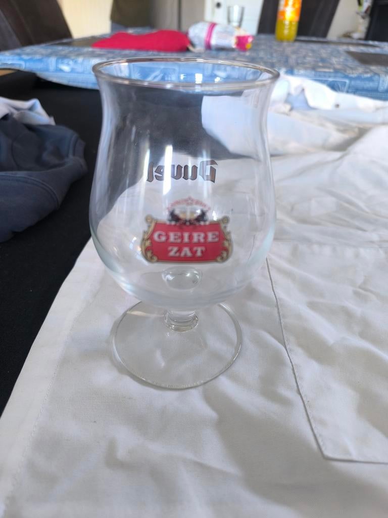 Duvel glas geire zat, Enlèvement, Duvel