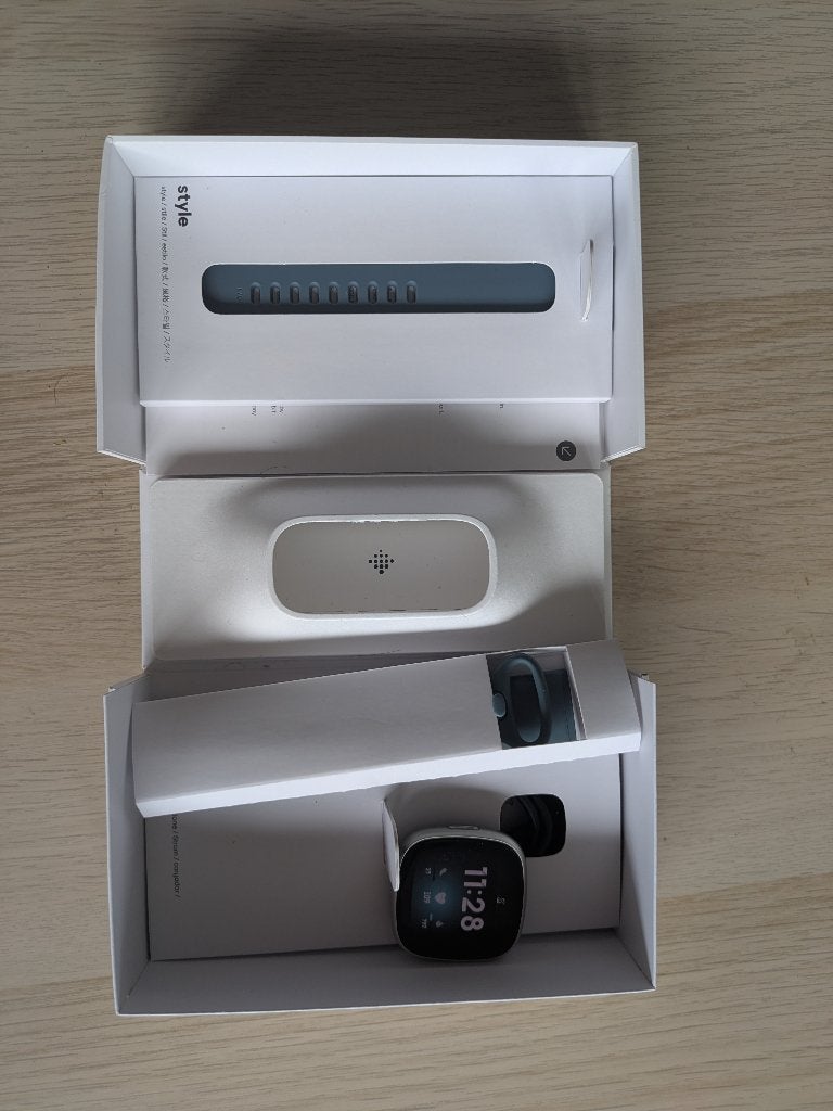 Fitbit versa 4, Étanche, Comme neuf, Enlèvement, Argent