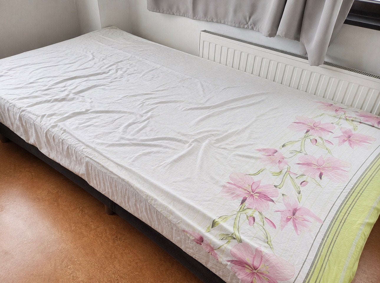 Lit ikea, Maison & Meubles, Chambre à coucher | Lits, Gris, Une personne, Enlèvement, Utilisé