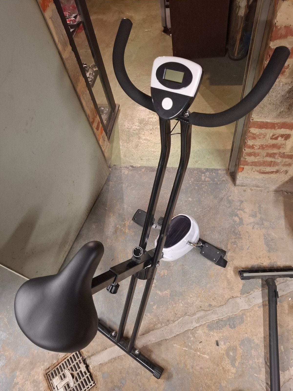 velo d appartement
car mon epouse ne l ut, Sports & Fitness, Enlèvement