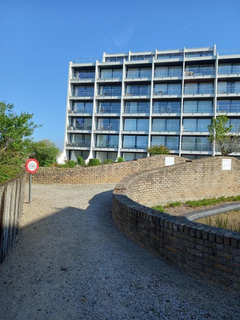 Nieuport.Comfortabele studio, P, zwembad, tennis, Tv