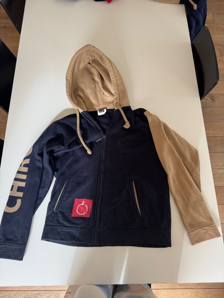 Chiro hoodie, Ophalen