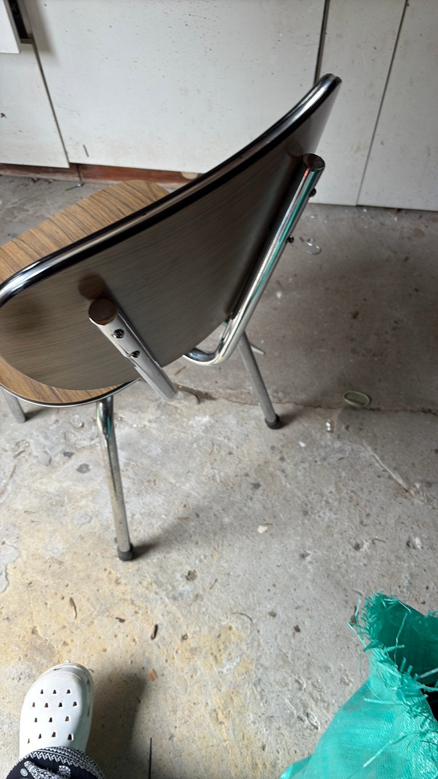 Chaise Formica, Enlèvement ou Envoi