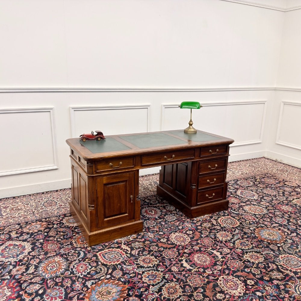 Klassiek Engels Chesterfield Bureau, Antiek en Kunst, Ophalen of Verzenden