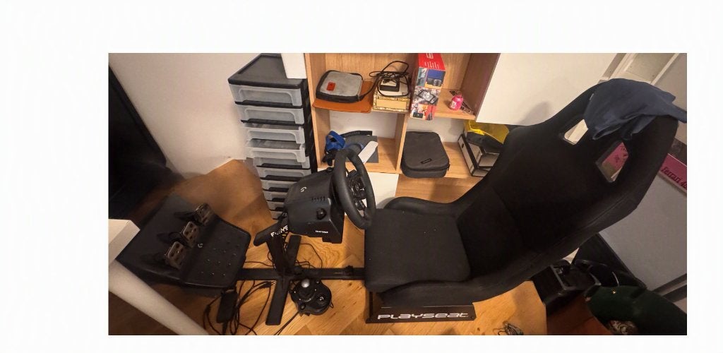 Gaming driving seat & logitech steering wheel, Games en Spelcomputers, Ophalen, Racestuur, Zo goed als nieuw, PC
