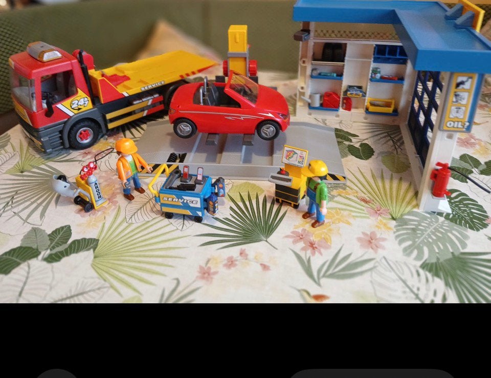 Playmobil Lot 70202 et 70199 - garage et depanneuse., Ophalen, Zo goed als nieuw, City life
