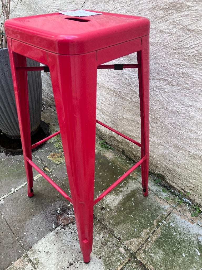 Vintage/retro industiële Tolix-stijl metalen barkruk, Avec repose-pieds, 2 tabourets, Comme neuf, Enlèvement