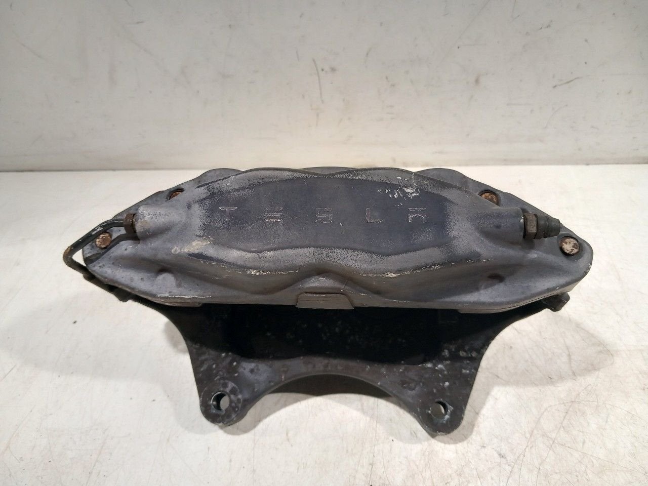 Remklauw rechts voor Tesla Model S, Onderdelen@venauto.nl, Van der Ven Autorecycling B.V., Gebruikt, Ettenseweg 76, 4706 PB Roosendaal, The Netherlands
