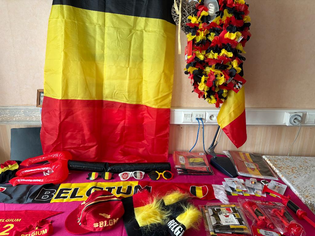43 gadgets supporters foot Belgique , en lot ou à la piece, Enlèvement, Neuf