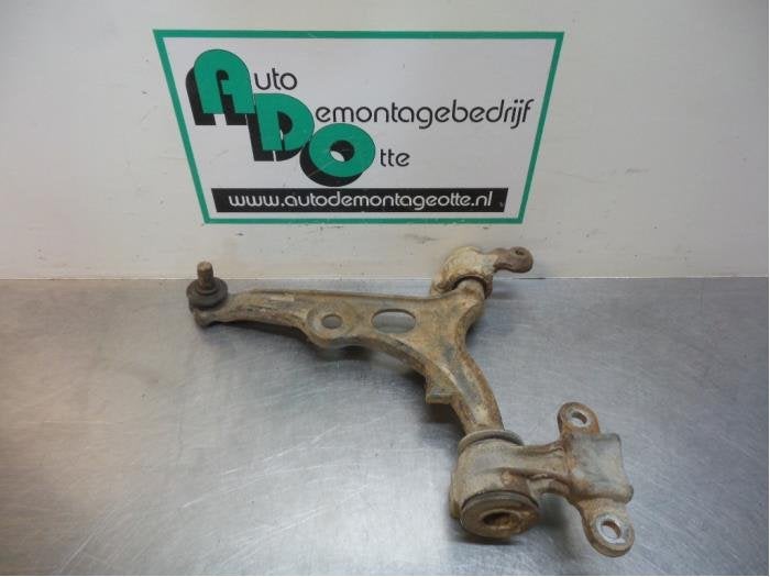 Bras de suspension avant gauche d'un Peugeot Expert (Expert, -, 3 mois de garantie, Utilisé, -