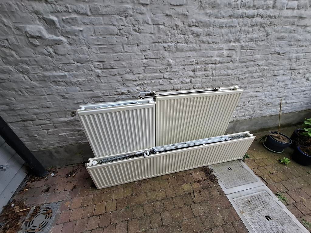 Radiatoren type 22 – 3 stuks met beugels- deze week weg, Ophalen