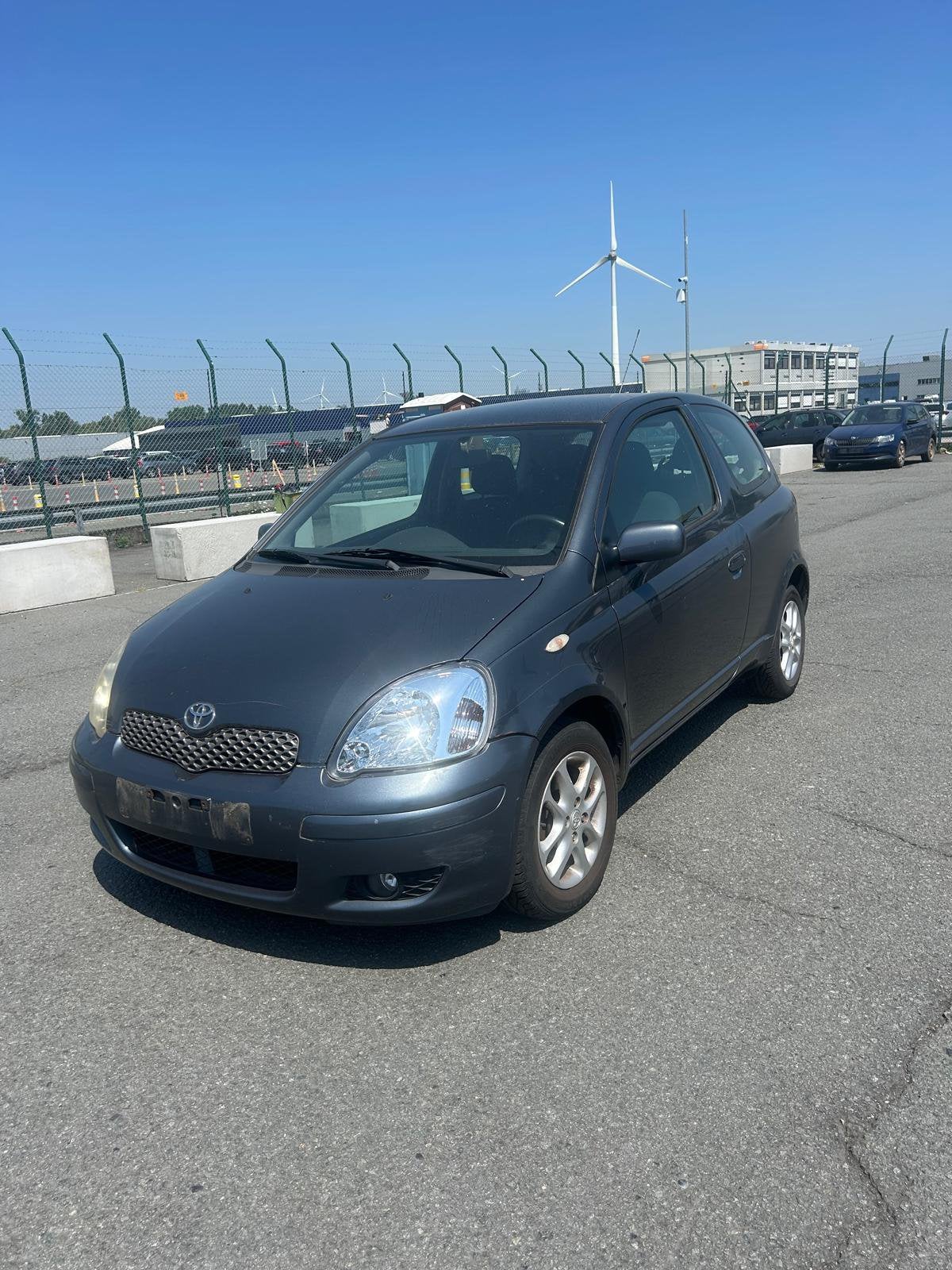 TOYOTA YARIS 1.0 VVT-i • EURO 4 • 102.000 KM • 2500€, Autos, Toyota, Particulier, Yaris, Airbags, Essence, Euro 4, Berline, 3 portes