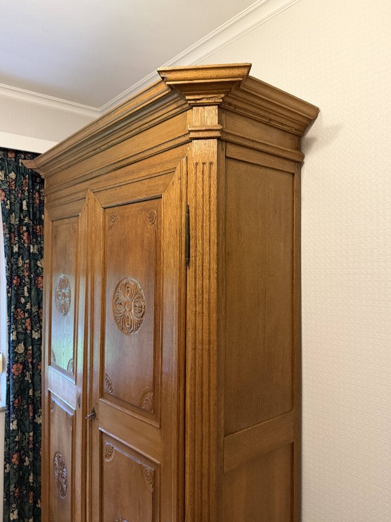 Grande armoire ancienne en chêne Louis XVI 230 cm, Enlèvement