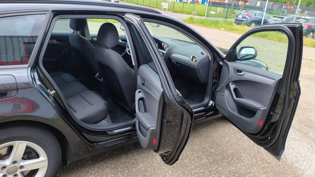 Audi A4 Avant Airco, Auto's, Voorwielaandrijving, Euro 5, Stof, Zwart