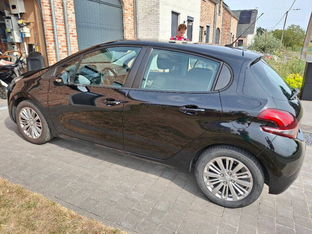 Peugeot 208, Autos, Peugeot, Achat, 82 kW, Cruise Control, Noir