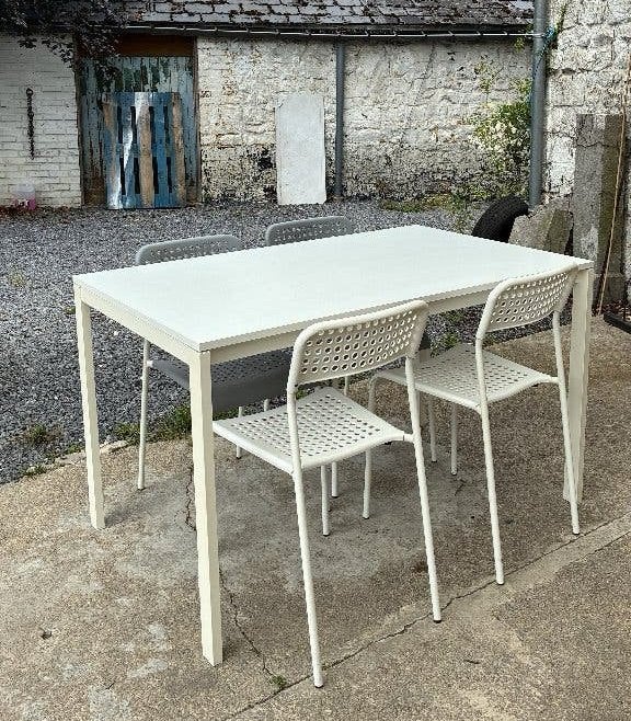 Table à manger IKEA blanche + 4 chaises – Très bon état, Huis en Inrichting, Tafels | Eettafels, Gebruikt, 50 tot 100 cm, 100 tot 150 cm