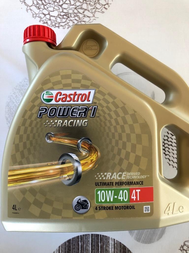 Castrol POWER1 Racing 4T 10W40 is een SYNTHETIC motorolie, Motoren, Ophalen of Verzenden