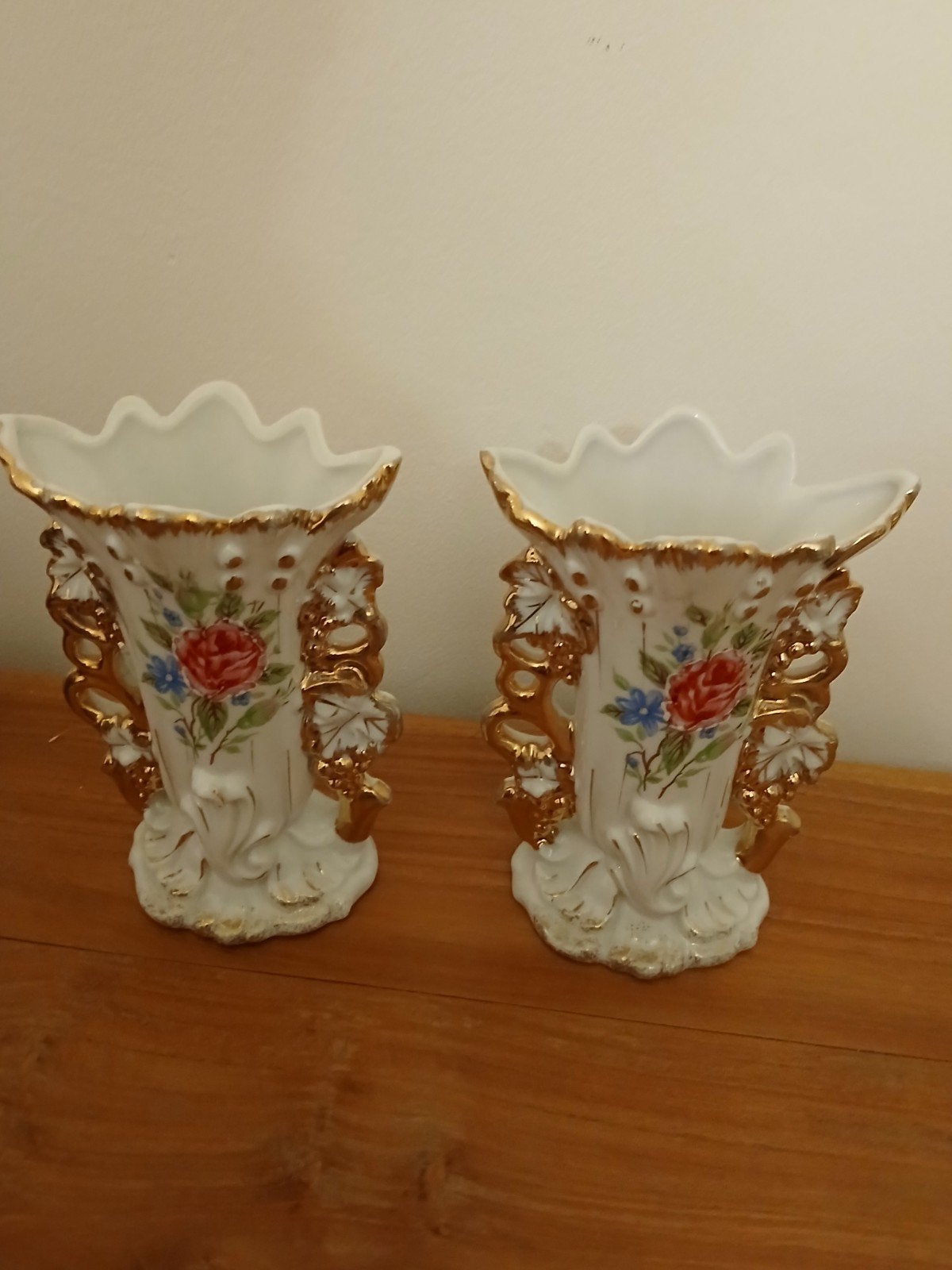 2 kleine Brusselse porseleinen vaasjes, Ophalen of Verzenden