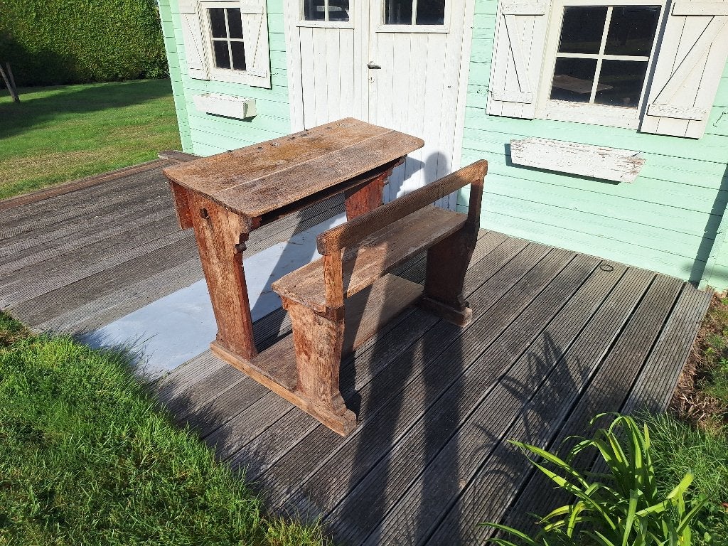 Ancien banc d'écolier, Enlèvement