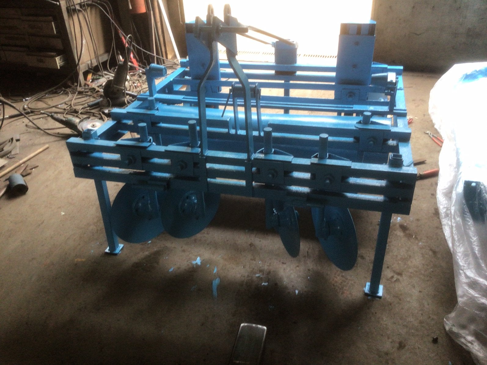 Machine om plastiek te leggen, Zakelijke goederen, Landbouw | Werktuigen, Ophalen