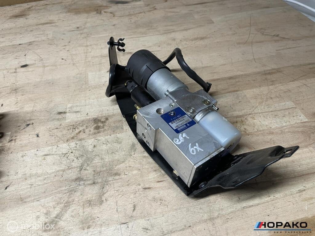Hydraulische pomp achterklep BMW 5 serie E61 |  7111867, Gebruikt, Einsteinlaan 5 rijswijk, Bmw, Ophalen of Verzenden