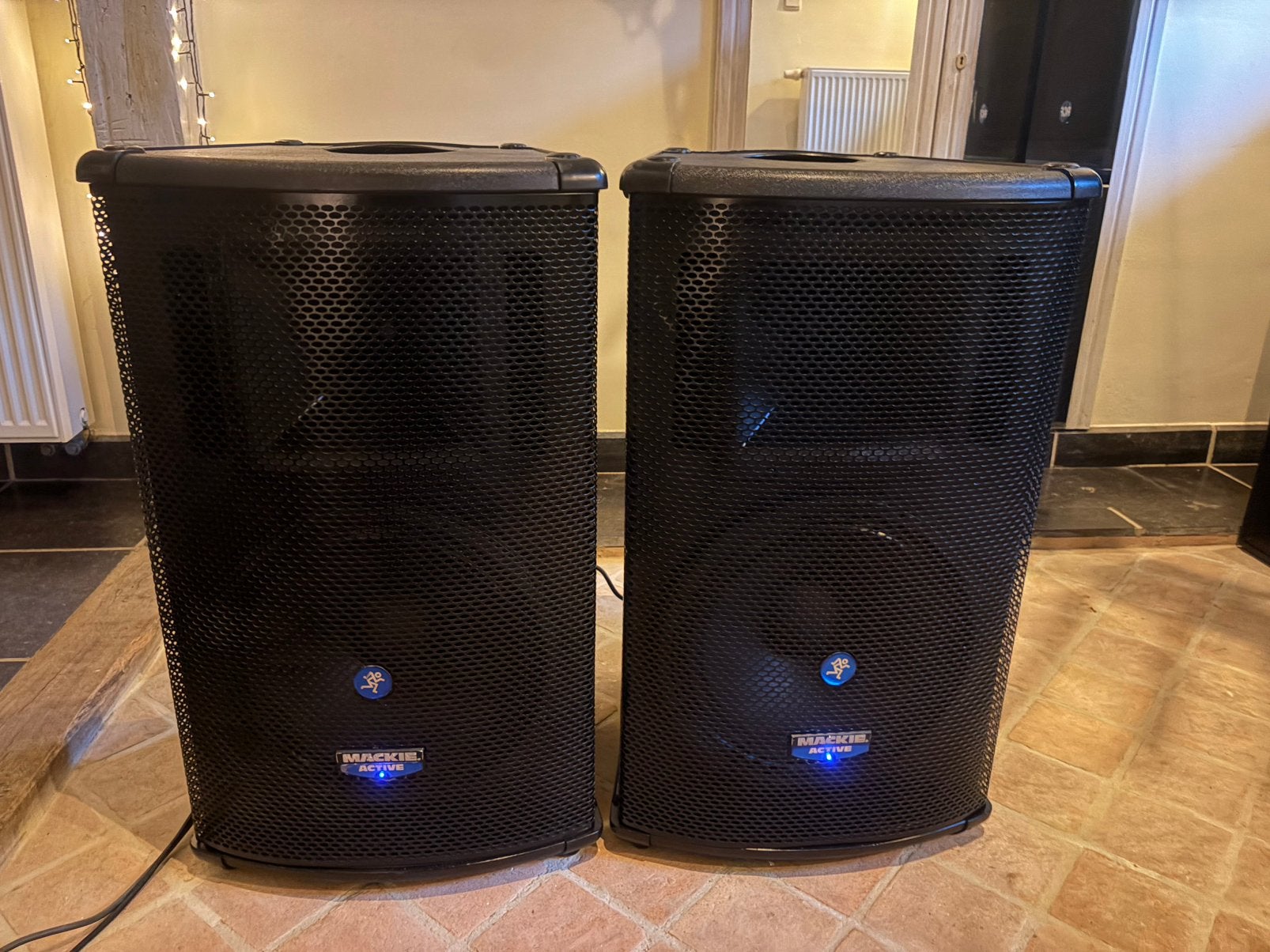 2 X Mackie 1521Z 1100W RMS in nette staat met flightcases!!!, Audio, Tv en Foto, Ophalen, Zo goed als nieuw
