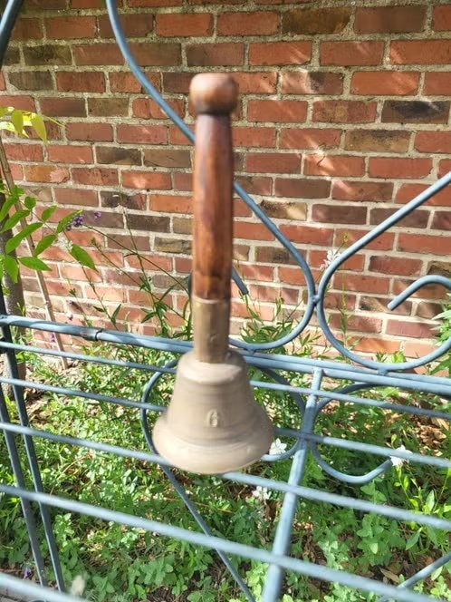 Vintage handbel / schoolbel brons-messing met houten handvat, Antiek en Kunst, Ophalen