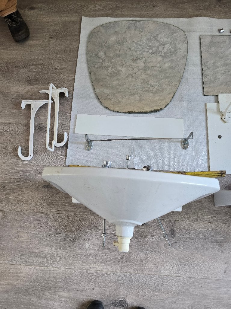 vintage lavabo ( 1960) en toebehoren, Ophalen, Zo goed als nieuw, Wastafel