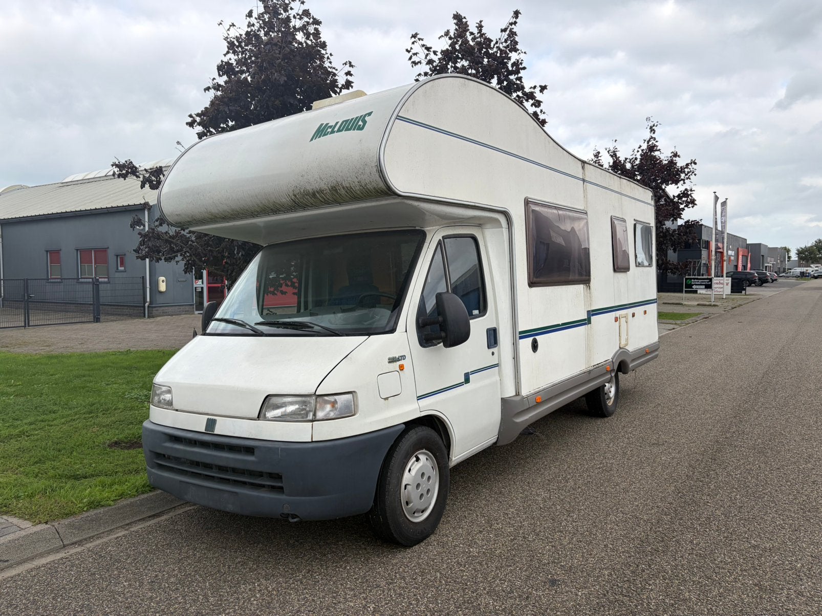 McLouis Camper – 2001 – 132.172 km – Project / Hobbyist, Entreprise, Douche, Diesel, Alcôve
