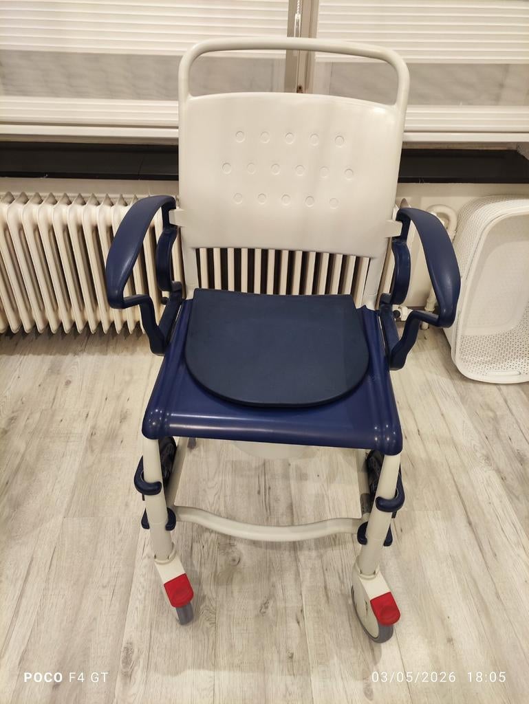 Verrijdbare postoel (toiletstoel) op wielen., Diversen, Ophalen