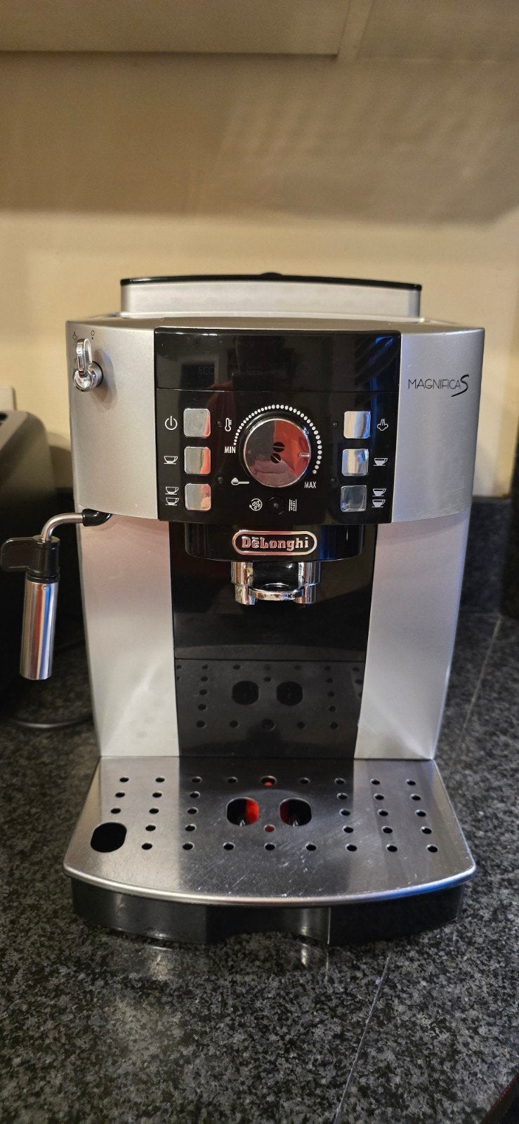 DeLonghi Magnifica S koffiemachine, Elektronische apparatuur, Ophalen, Koffiemachine, Zo goed als nieuw, 4 tot 10 kopjes