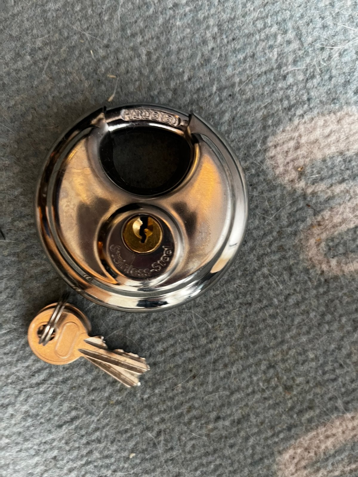 Hangslot, Enlèvement, Neuf